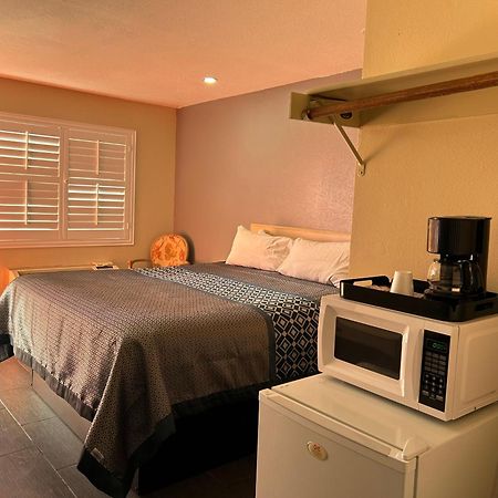 California Inn Hotel And Suites Adelanto Us 395 エクステリア 写真