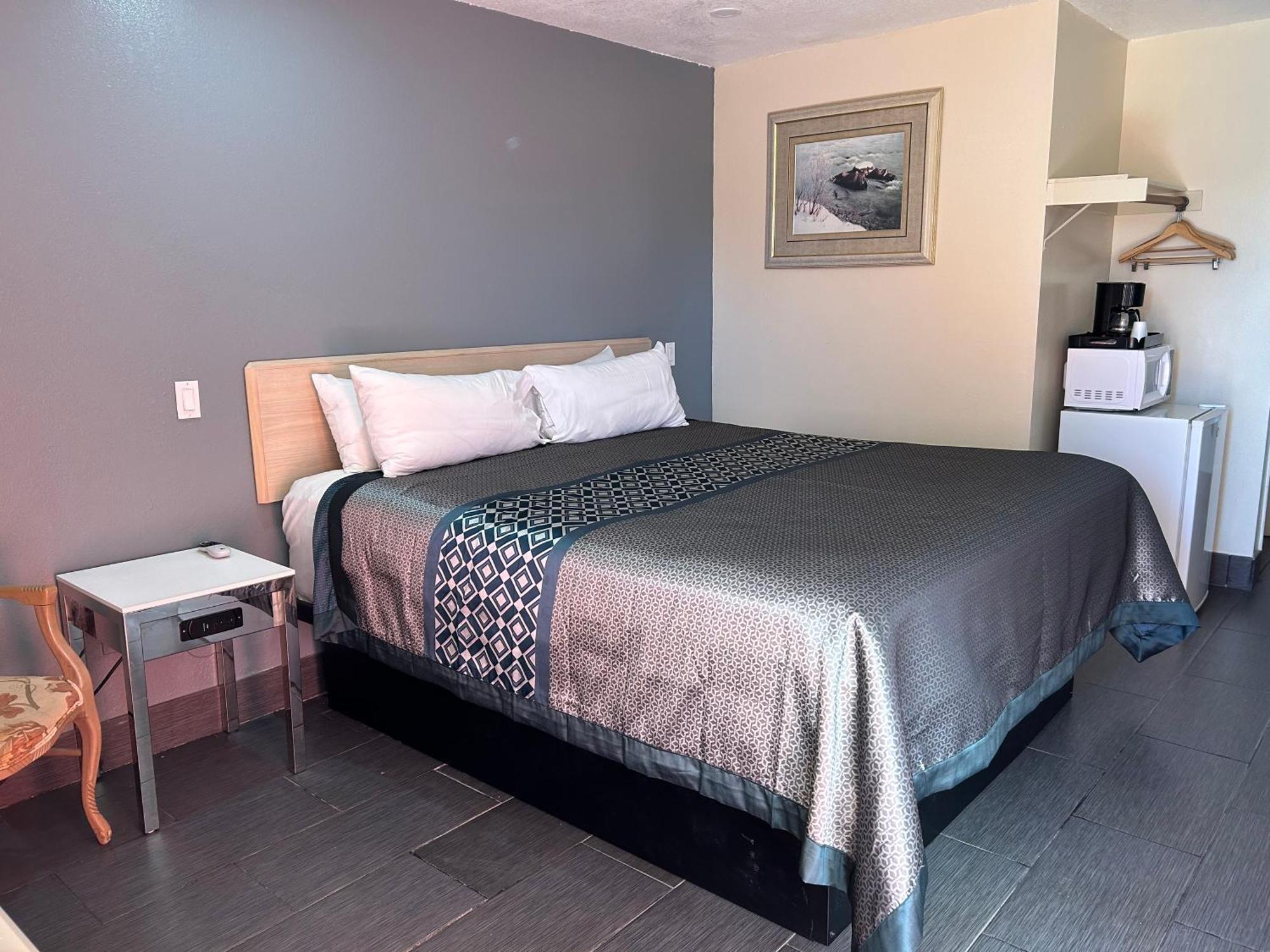 California Inn Hotel And Suites Adelanto Us 395 エクステリア 写真