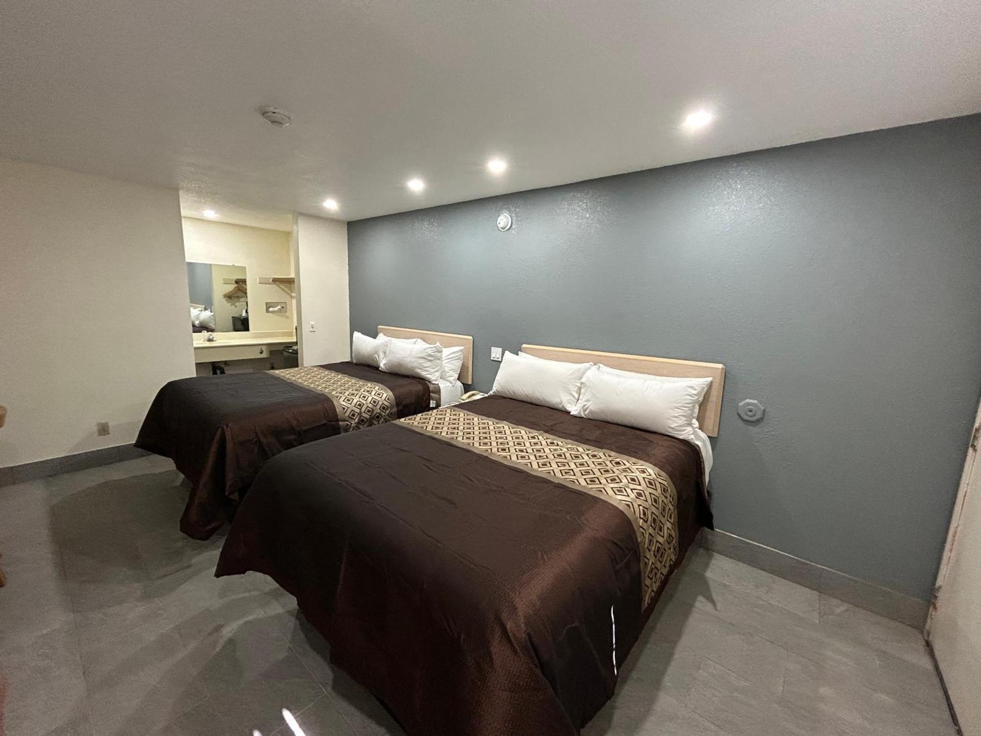 California Inn Hotel And Suites Adelanto Us 395 エクステリア 写真