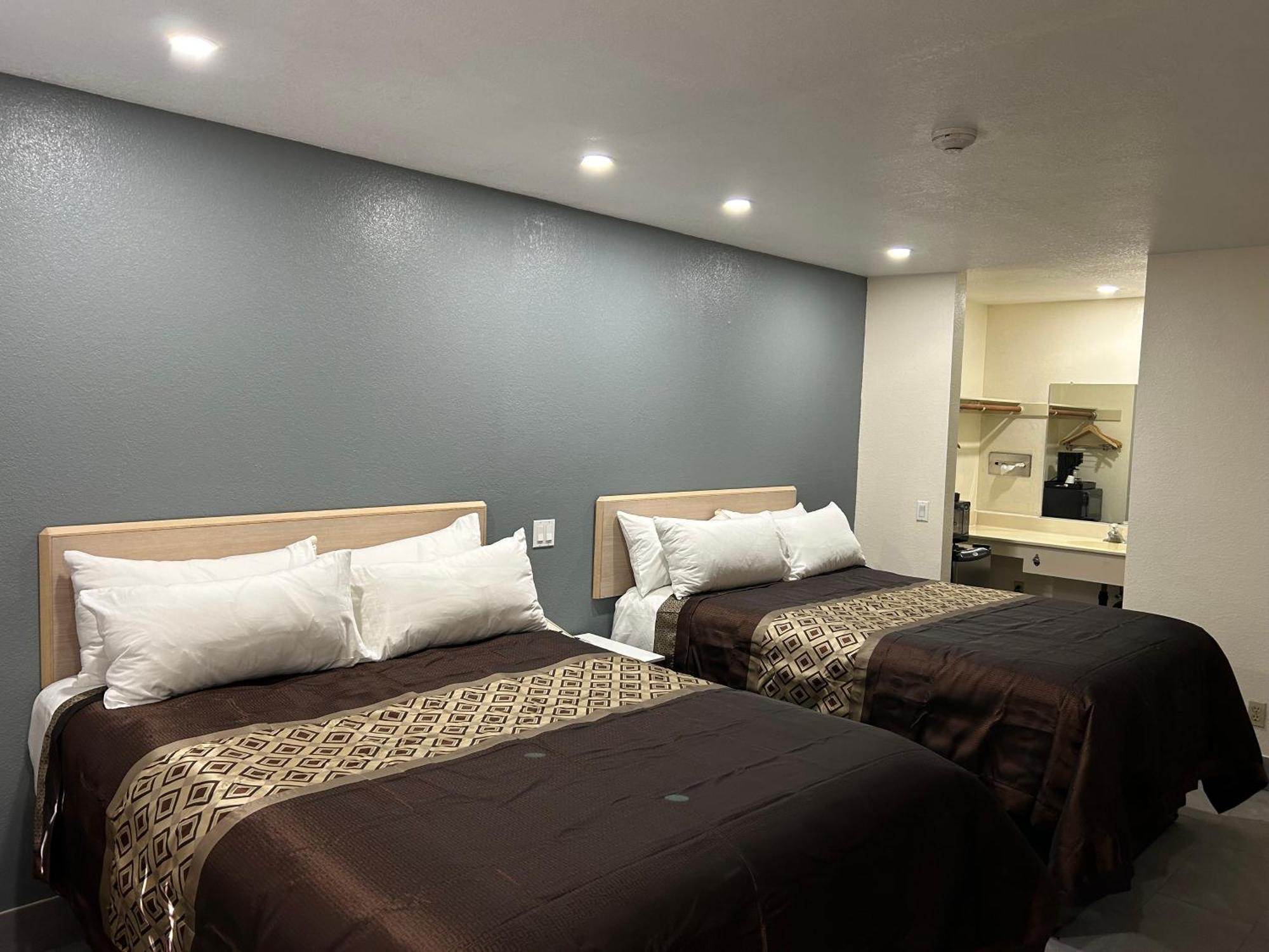 California Inn Hotel And Suites Adelanto Us 395 エクステリア 写真