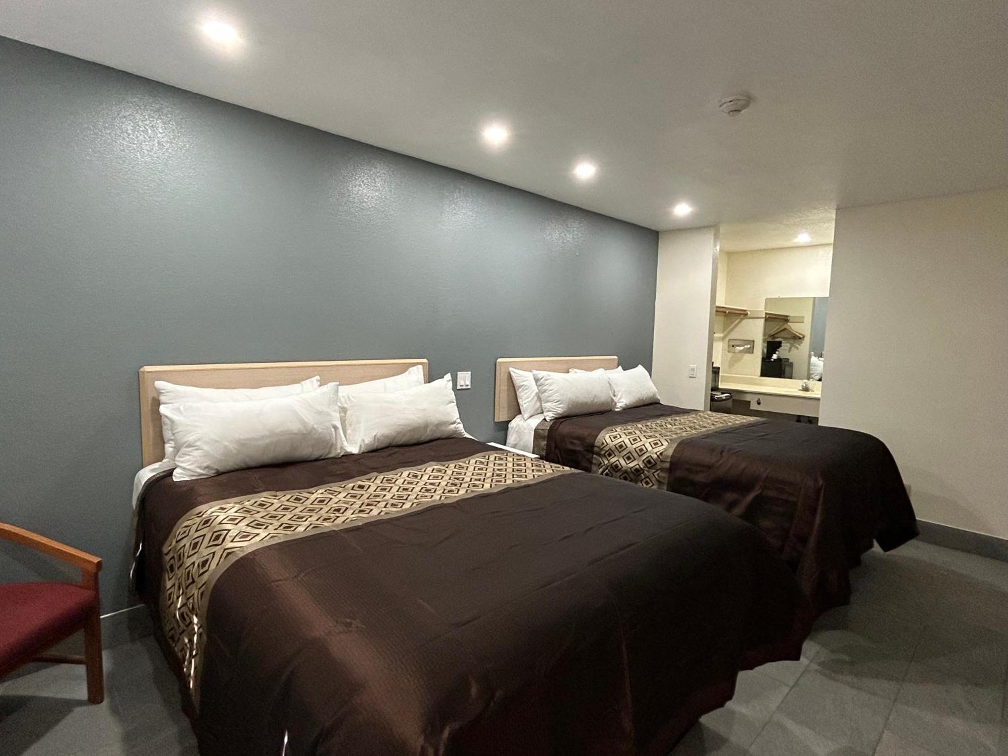 California Inn Hotel And Suites Adelanto Us 395 エクステリア 写真