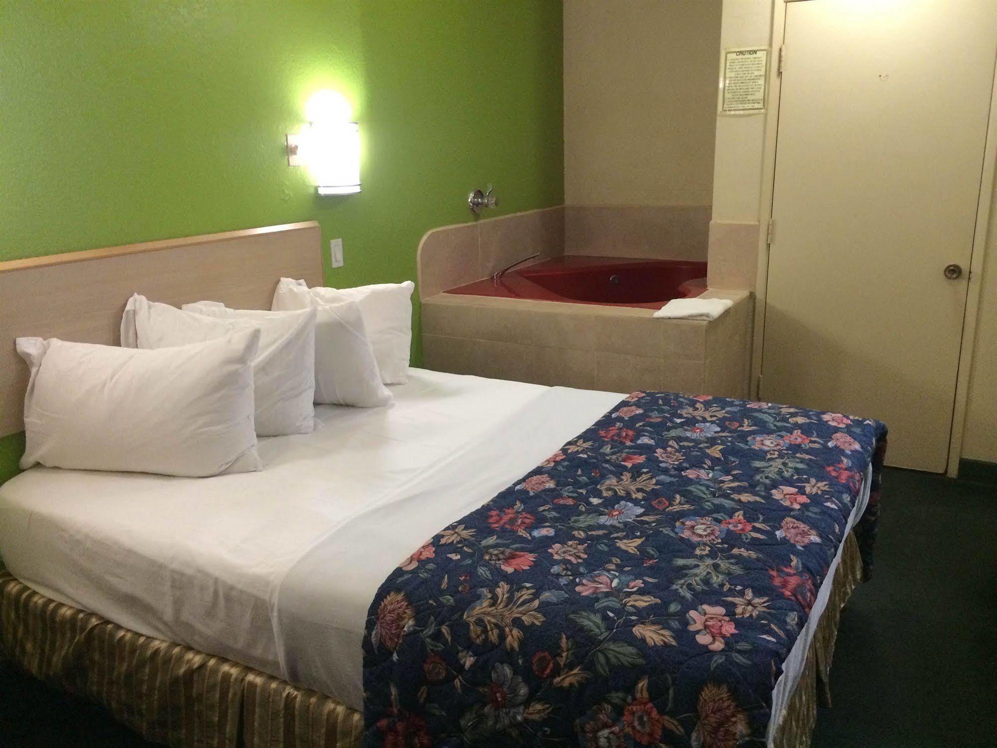 California Inn Hotel And Suites Adelanto Us 395 エクステリア 写真