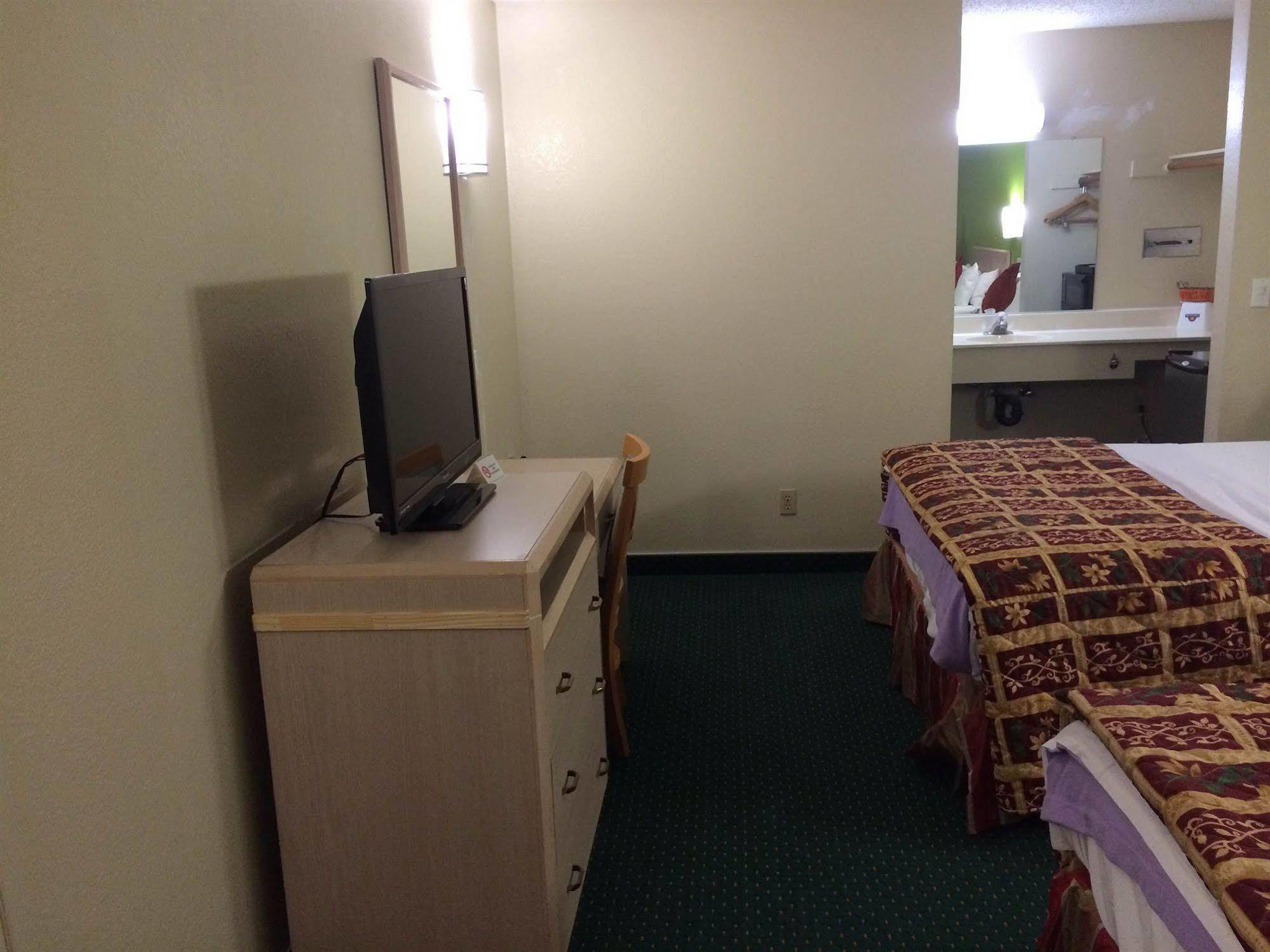 California Inn Hotel And Suites Adelanto Us 395 エクステリア 写真